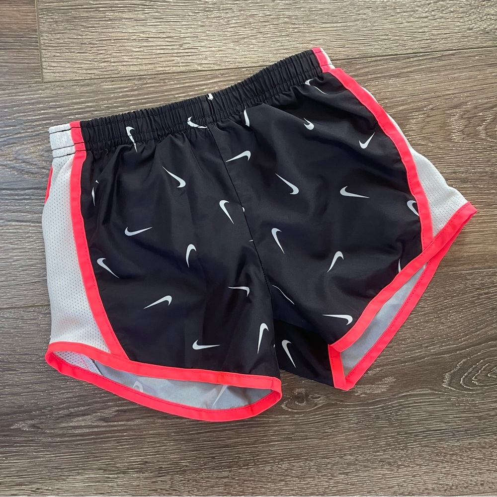 Nike Dri-Fit Kids Running Shorts Medium(6)
